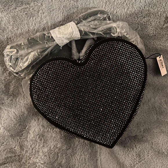 Victoria’s Secret Heart Crossbody Bag PRICE FIRM - Picture 4 of 8